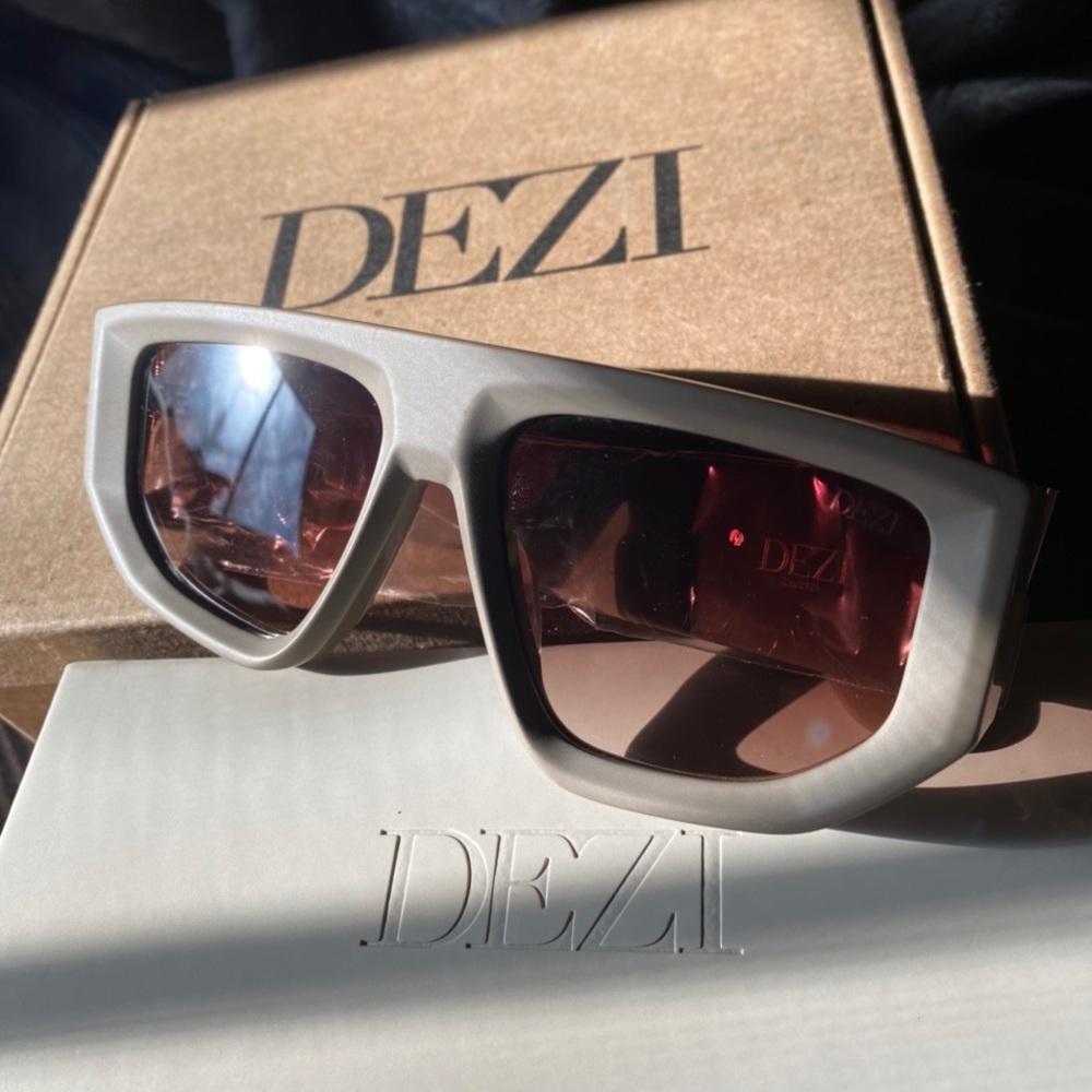 Dezi Backtrack sunglasses in Stone - Picture 5 of 6